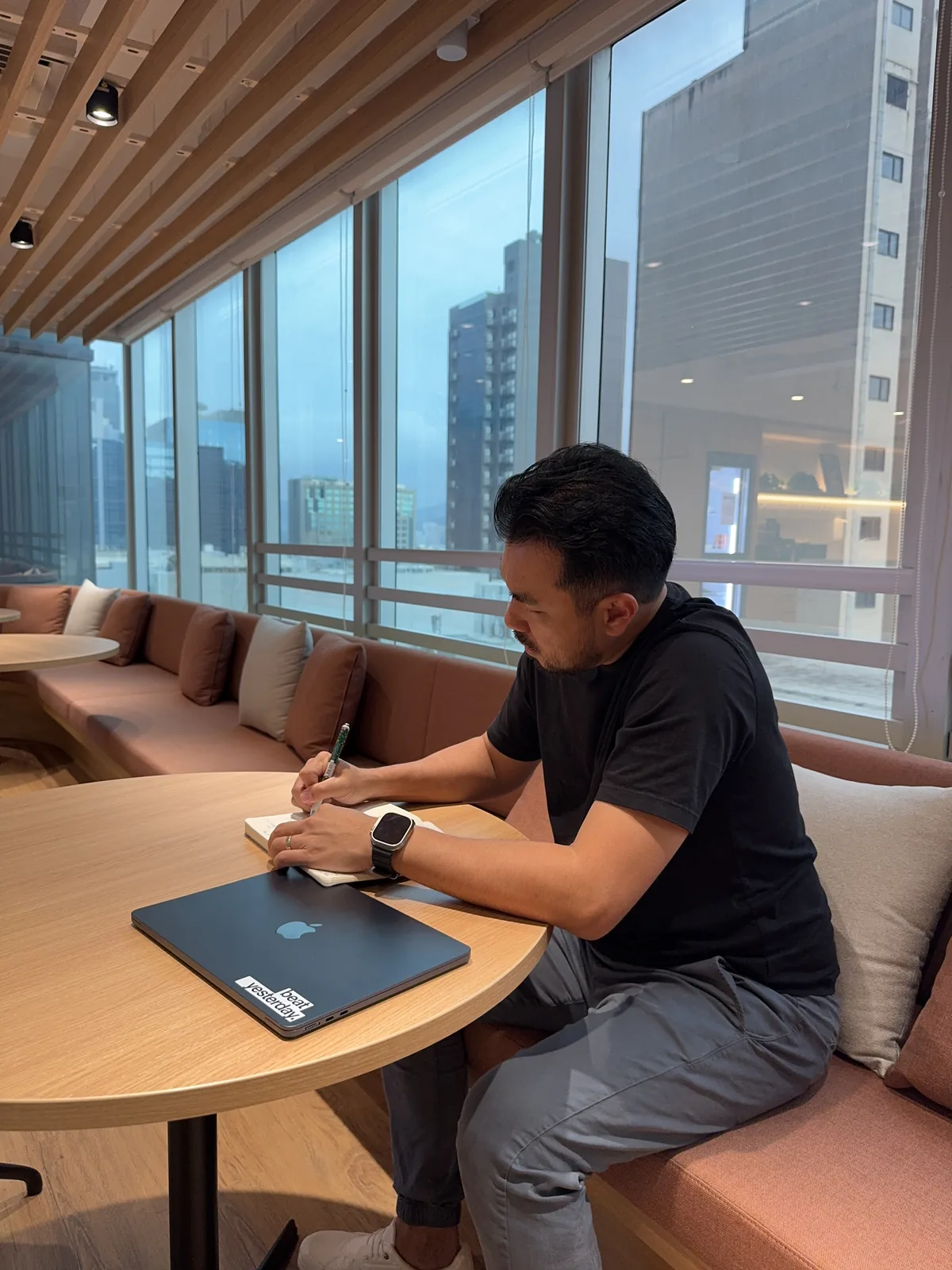Jerald Lee 在課程間隙整理筆記